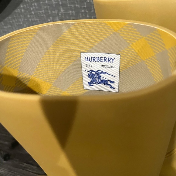 NIB Burberry Marsh rubber rain tall boots Yellow Manilla 8 1/2 - Picture 11 of 13